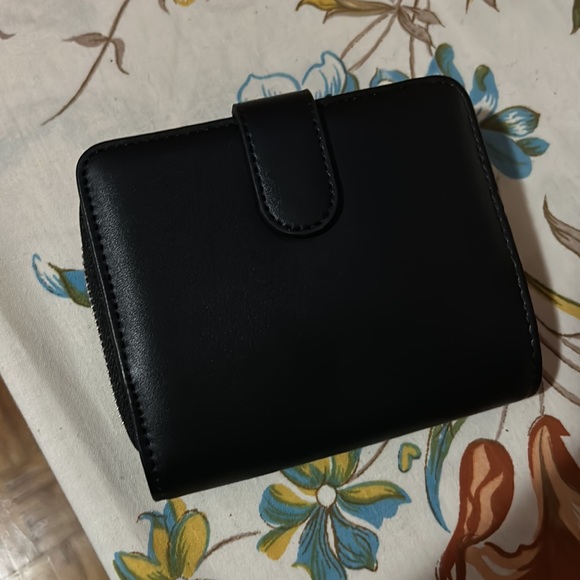 Guess Black And Silver Small Wallet - Picture 2 of 6